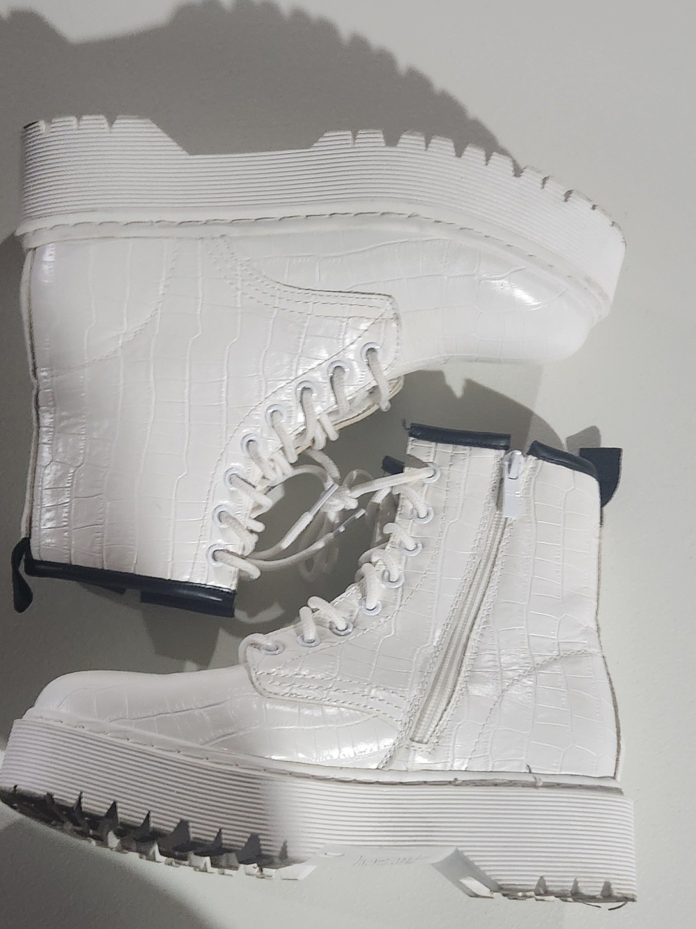 RockStar White Croc-Print Lace-Up Side Zip Combat Boots Faux Fur Lining Size 7